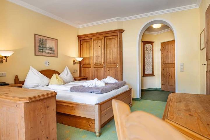 Ferienhaus für 2 Personen, mit Balkon und Whirlpool sowie Garten und Pool