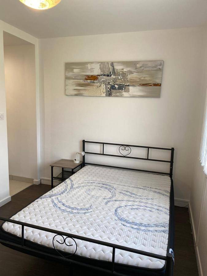 Double Room with Private Bathroom in Vandœuvre-lès-Nancy, Région de Nancy