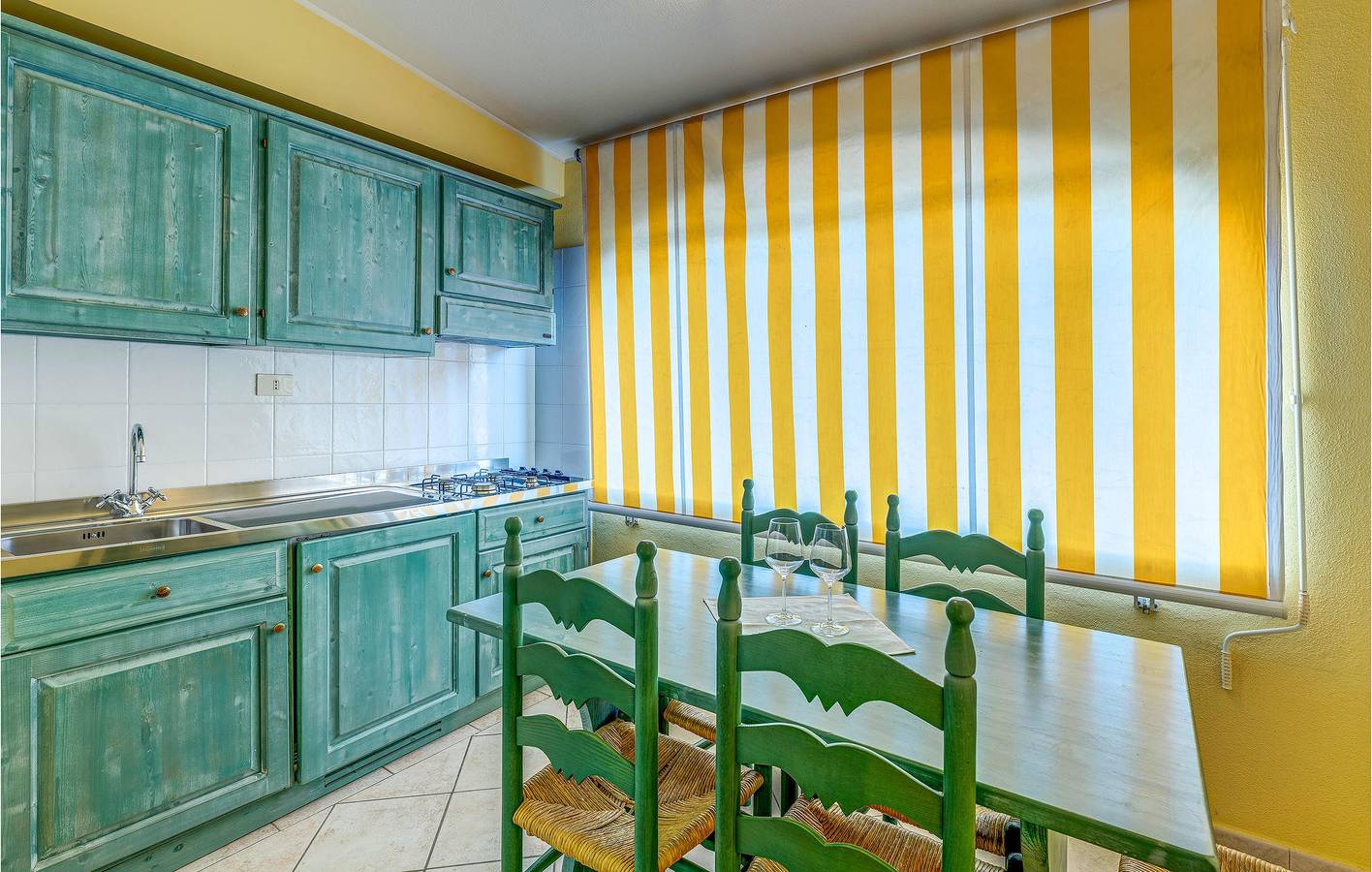 Ganze Ferienwohnung, Urlaub auf Sardinien: Klimaanlage, Parkplatz, Küche, Pool & WiFi! in Sos Alinos, Orosei