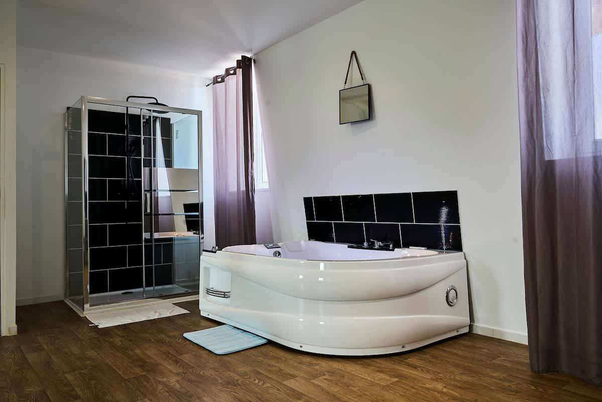 Ganze Wohnung, Ferienwohnung für 2 Personen mit Whirlpool in Tourcoing, Lille und Umgebung