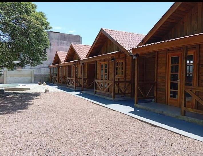 Casas e apartamentos de temporada para 4 pessoas, com jardim e piscina em Itapoá