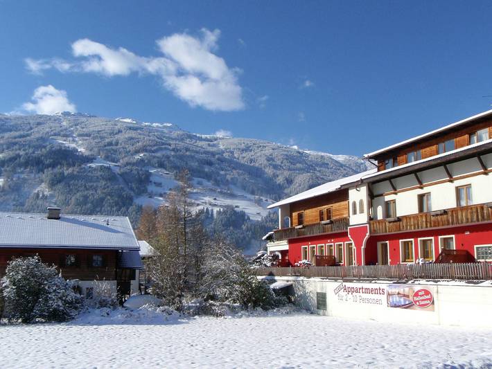 Ferienwohnung für 4 Personen, mit Balkon und Pool sowie Sauna in Stumm