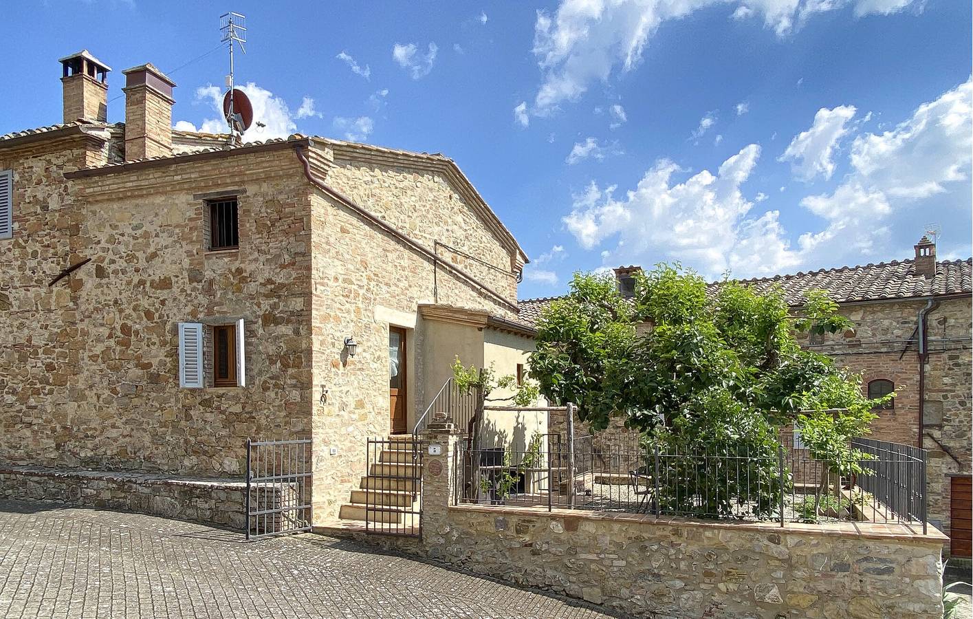 Hel semesterlägenhet, Lägenhet för 4 Personer med trädgård in Murlo, Siena provins
