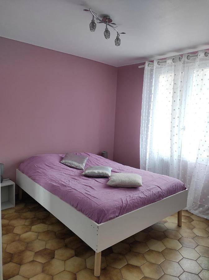 Gîte pour 2 personnes, avec vue et jardin ainsi que terrasse et piscine à Cabasse - 3