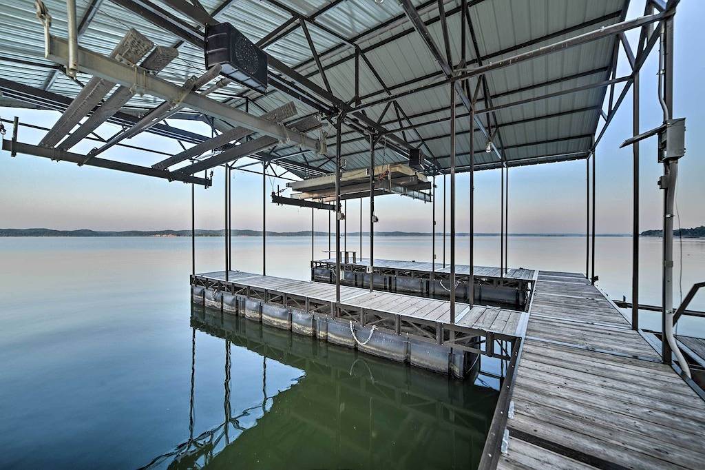 Charming Lakefront Home w/ Grill & Fire Pit! in Kentucky Lake