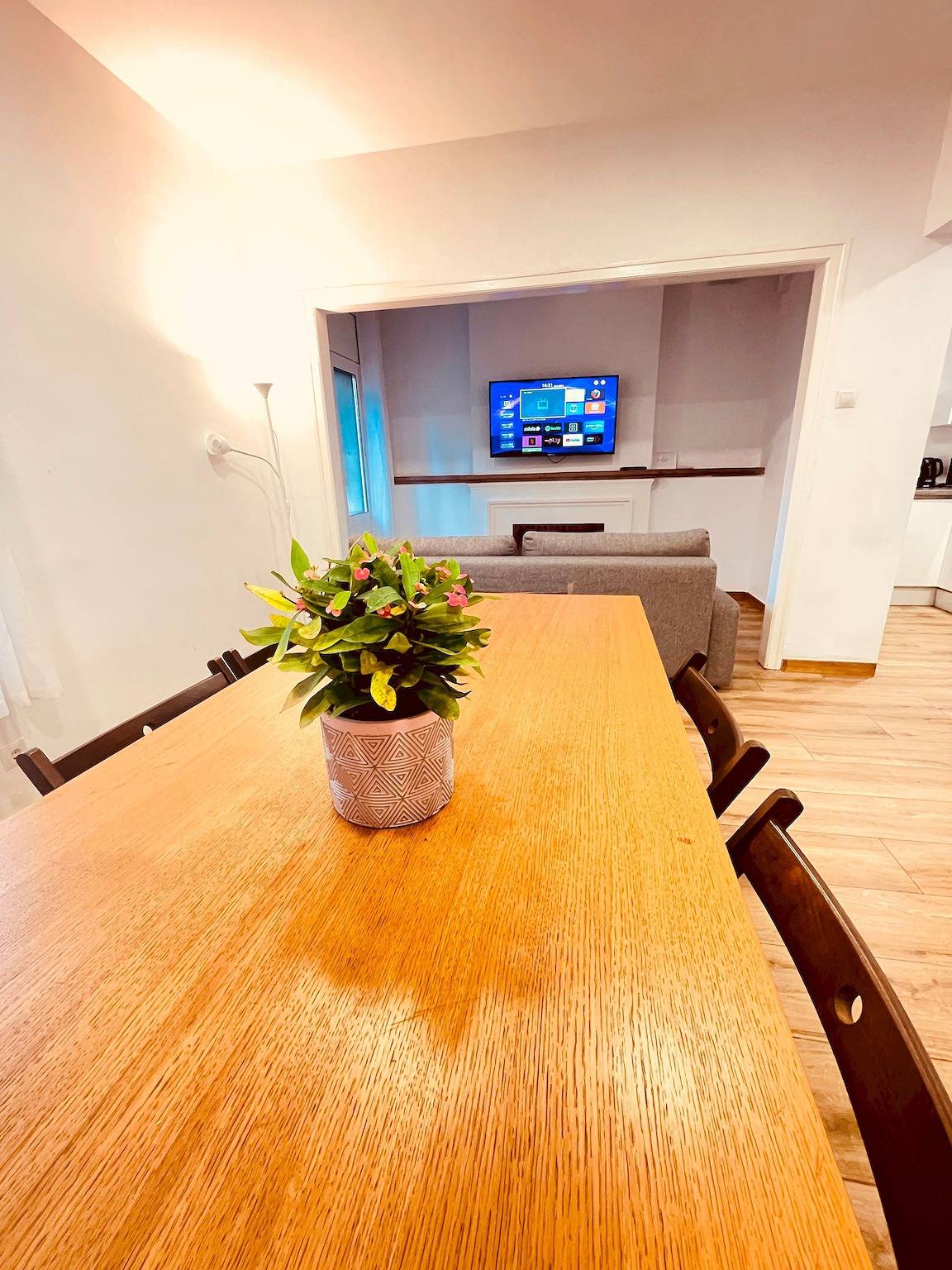 Ganze Wohnung, Tarradellas_1, Para 14 Personas, muy cerca Estació de Sants, llegada tren aeropuerto, muy bien comunicado y rodeado de comercios y restaurants in Barcelona Zentrum, Barcelona