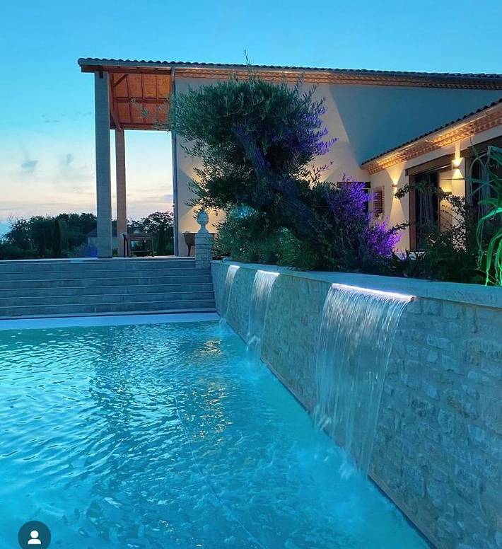 Gîte pour 2 personnes, avec piscine et jardin ainsi que terrasse et vue dans Valdurenque - 2