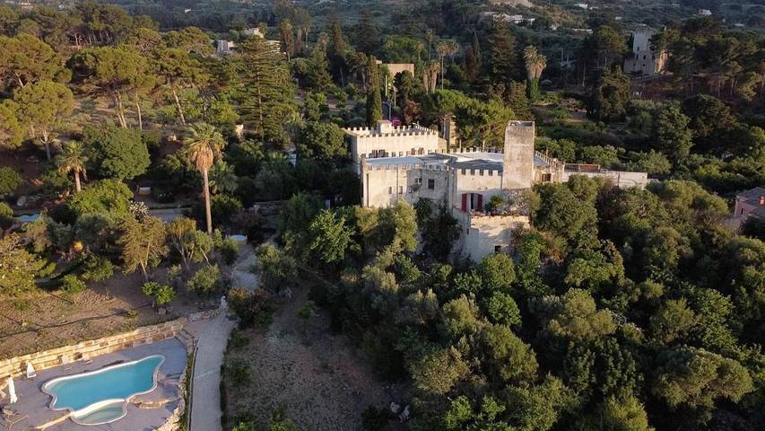 Villa per 15 persone, con Balcone e Terrazza nonché Giardino e Piscina a Valderice