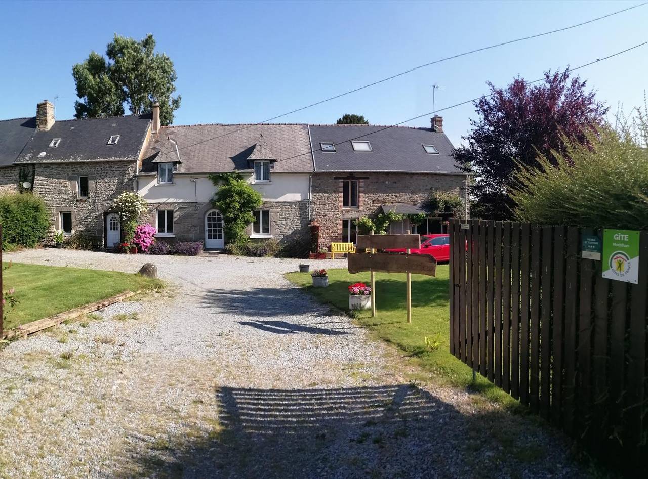 Gîte pour 12 Personnes dans Ménéac, Région de Vannes