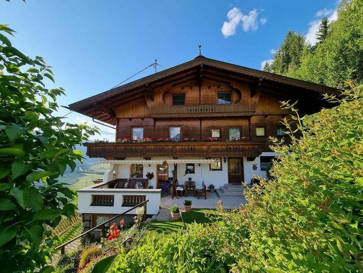 Ferienhaus für 8 Personen, mit Terrasse und Pool sowie Garten im Zillertal