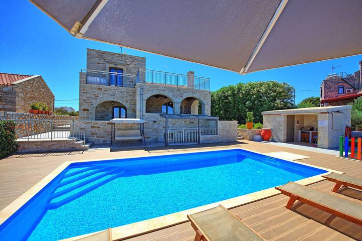 Villa für 4 Personen, mit Pool und Balkon in Chania und Umgebung