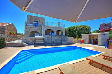 Villa für 4 Personen, mit Pool und Balkon in Chania und Umgebung