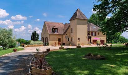 Gîte pour 7 personnes, avec vue ainsi que piscine et jardin à Mauzens-et-Miremont
