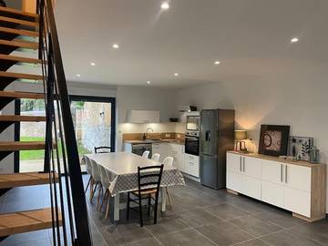 Gîte pour 8 personnes, avec jardin à Précigné