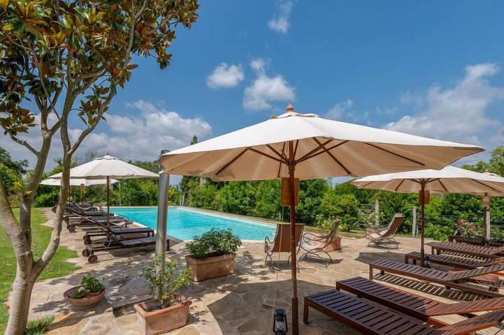 Agriturismo per 6 persone, con balcone e piscina nonché giardino in Cinigiano