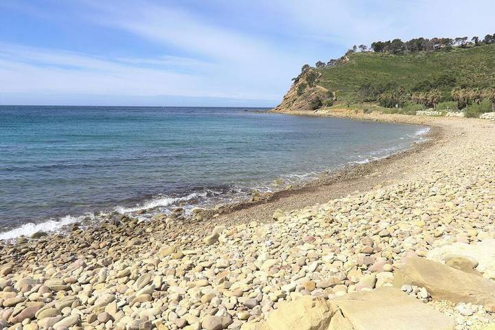 Péniche pour 6 personnes dans Port Pin Rolland - 3