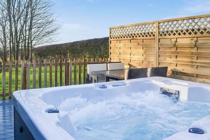 Cottage for 2 people, with hot tub, with pets in Hunmanby