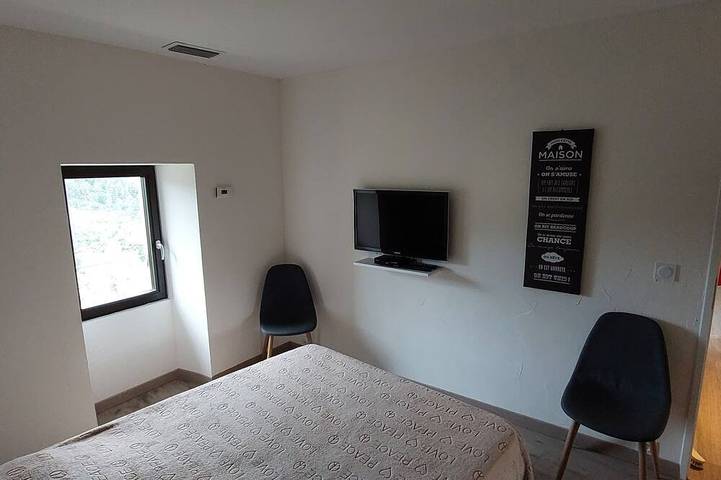 Gîte pour 3 personnes à Saint-André-Lachamp - 2
