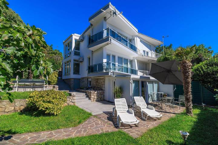 Ferienwohnung für 2 Personen, mit Terrasse in Crikvenica