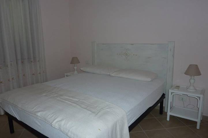 Bellissimo appartamento in villa con vista mare e curatissimo giardino in Punta Molara, San Teodoro