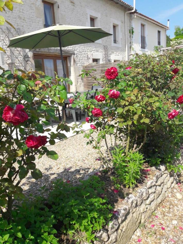 Location de vacances pour 5 personnes, avec piscine ainsi que jardin et vue, animaux acceptés à Paillé - 3