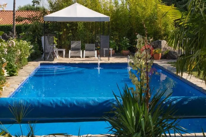 Ferienwohnung für 4 Personen, mit Ausblick und Garten sowie Pool - 1