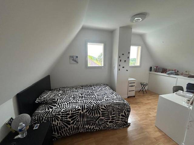 Location de vacances pour 6 personnes, avec vue ainsi que piscine et terrasse à Altillac - 4