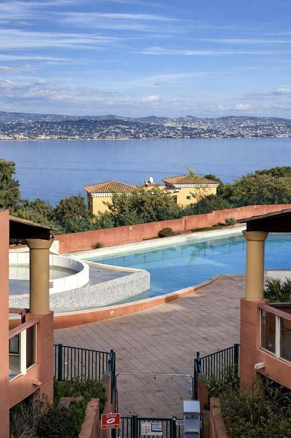 Vakantieappartement voor 4 personen, with kinderzwembad and tuin as well as zwembad, met huisdier in Théoule-sur-Mer