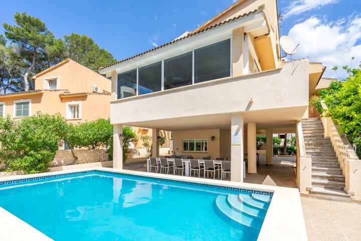 Ferienhaus für 12 Personen, mit Balkon und Terrasse sowie Garten
