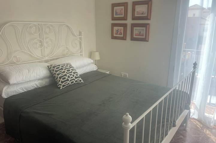 Family Villa & Private Pool Sleeps 6/8. 15 mins walk to town and beach in La Viña (Torre del Mar), Vélez-Málaga