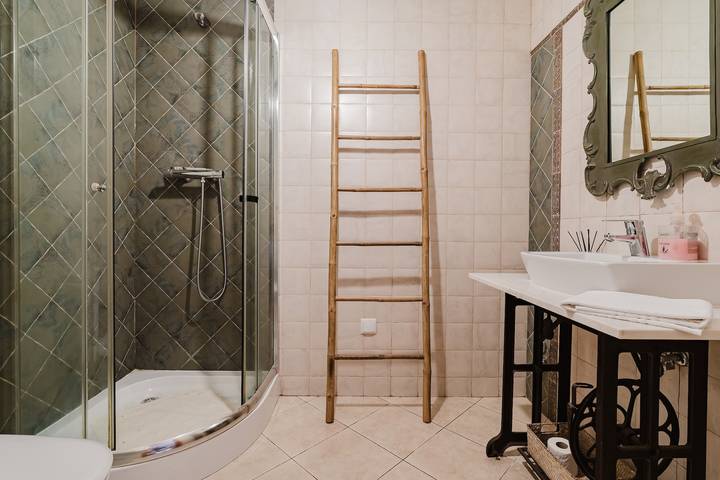Apartamento inteiro, Quarto 'Duplo - 4' com terraço partilhado e acesso Wi-Fi in Pitões das Júnias, Parque Nacional da Peneda-Gerês