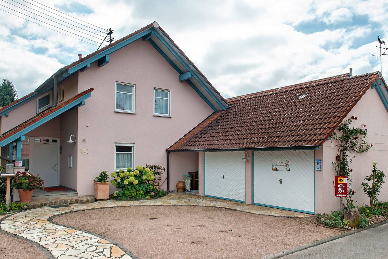 Ganze Wohnung, Ferienwohnung 'Kasperczak' mit Gemeinschaftsgarten, Balkon und Wi-Fi in Uhldingen-Mühlhofen, Region Bodensee-Oberschwaben