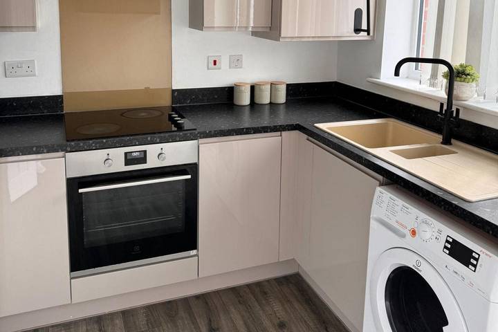 House - Sleeps 6 - Parking in Coventry, Birmingham y alrededores