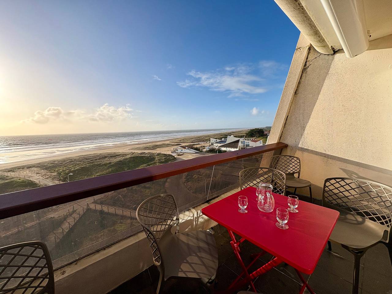 Entire apartment, 1-bedroom apartment, 4 ppl, private parking, sea-facing, sailing school in Saint-Jean-de-Monts, Vendée