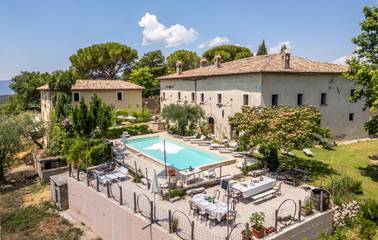 Ferienhaus für 22 Personen, mit Terrasse und Pool in Latium