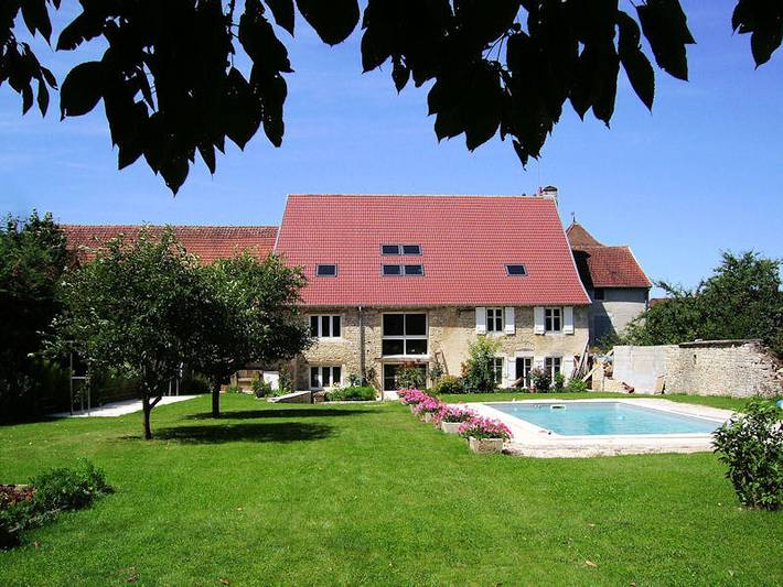 Cottage pour 4 personnes, avec piscine et jardin à Fontaine-Française