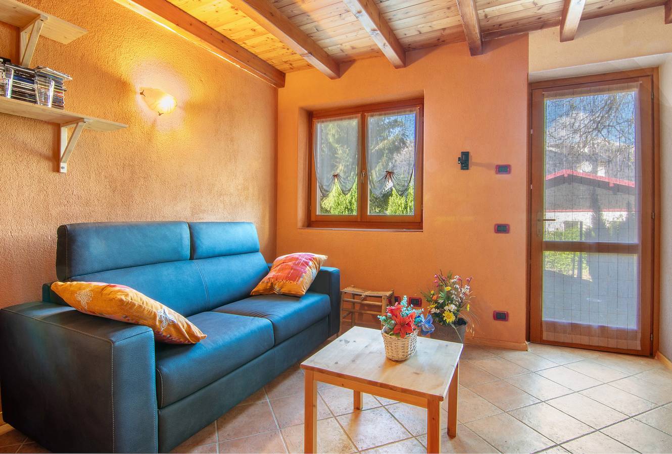 Holiday Home 'Lake and Mountain Holiday' with Mountain View, Private Garden and Wi-Fi in Cosio Valtellino, Alpi Orobie Occidentali