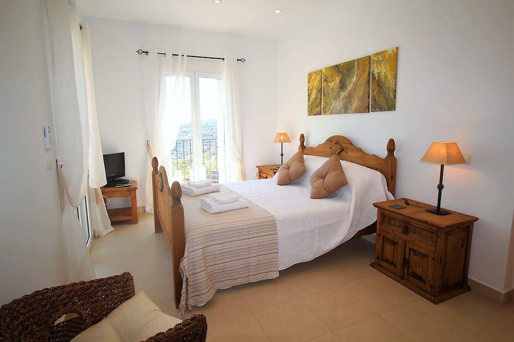 Villa Pikorua is a luxurious private home set in the mountains near to Mojacar. in Bédar, Almería Province
