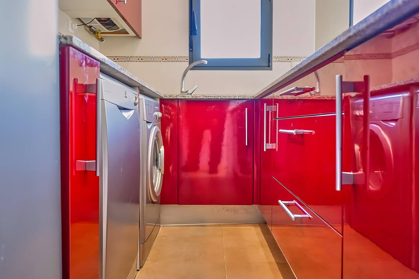 Appartement entier, Mymogrohome – Appartement moderne avec terrasse privée de 100 m² face à la mer à Mogro in Mogro, Miengo