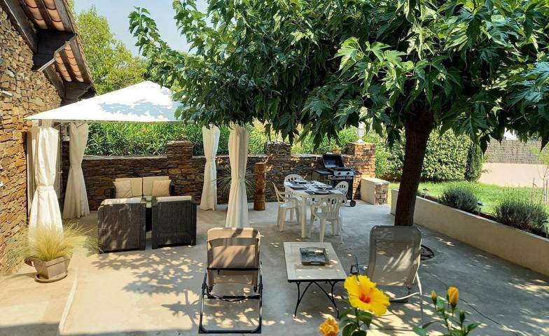 Gîte pour 4 personnes, avec terrasse et vue à Carnoules - 2