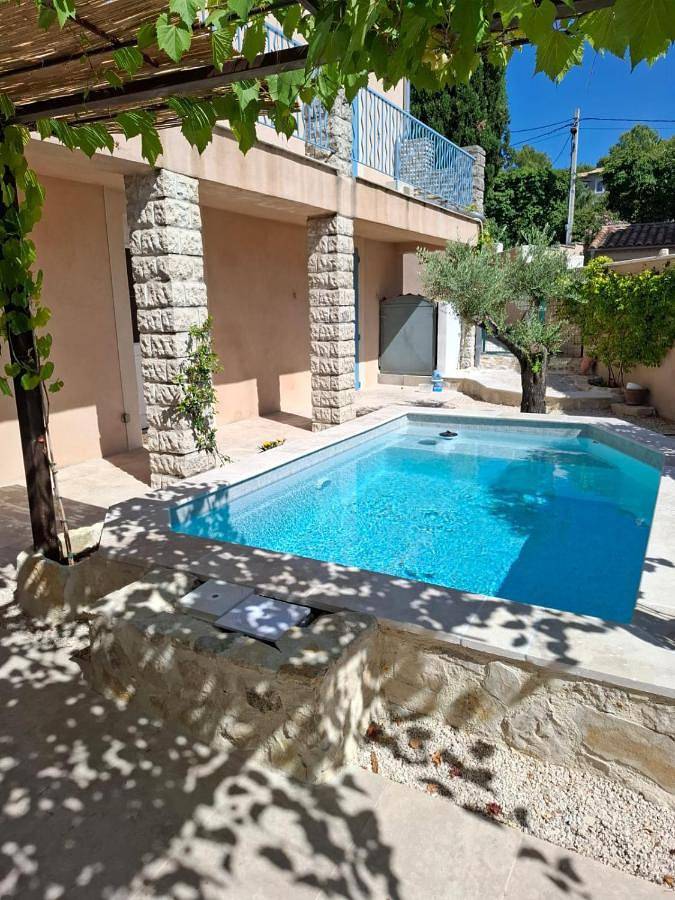 Vakantiehuis voor 6 personen, with uitzicht and tuin as well as zwembad in Pernes-les-Fontaines