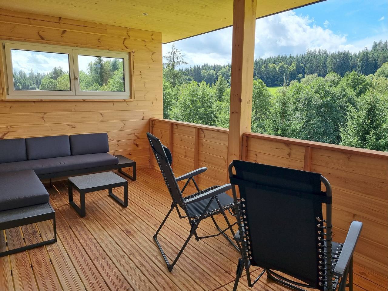 Ferienhaus 'Mettmapark - Charlet 2' mit Bergblick, privater Terrasse und Wlan in Grafenhausen, Südschwarzwald