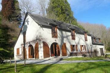 Location de vacances pour 9 personnes, avec jardin et terrasse à Aramits