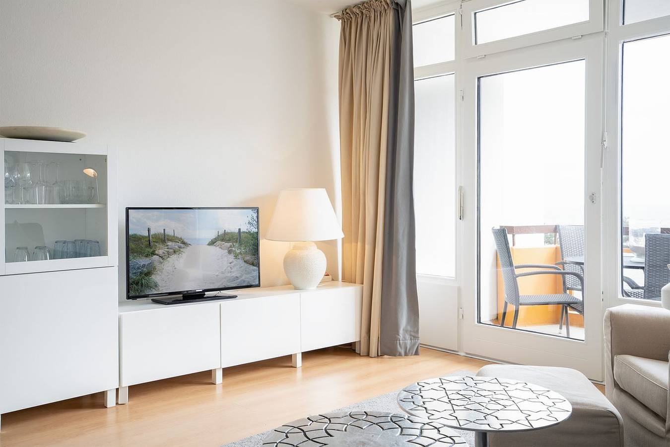 Ganze Wohnung, Ferienwohnung Berliner Hof App. 306 – Seeblick mit Balkon direkt am Strand von Scharbeutz in Themenstrände Scharbeutz, Ostholstein