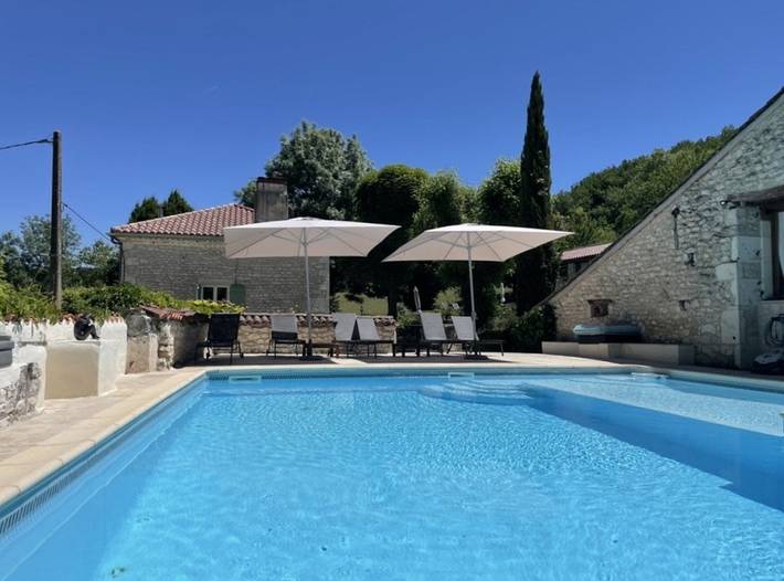 Cottage pour 2 personnes, avec jacuzzi et jardin ainsi que piscine et sauna à Belvèze