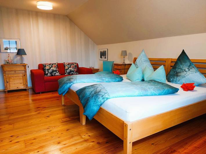 Ganze Wohnung, Ferienwohnung Am Wanderweg - 115qm große Ferienwohnung am Wanderweg mit Balkon und großzügigem Gästegarten in Friesenhausen, Aidhausen