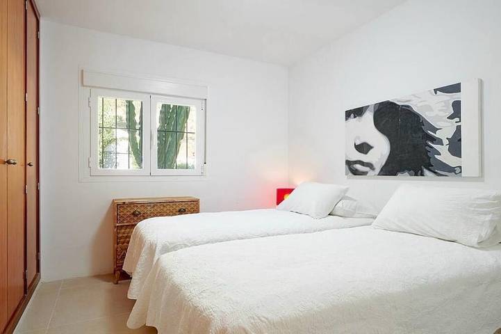 Amarantos villa: Infinity Pool & Mountain Views, 6 bedrooms, Ac & Wifi in Sieste, Santa Eulària des Riu