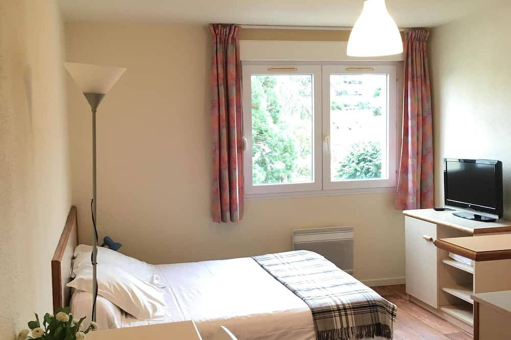 Appartement entier, Location studios meublés au pied des Volcans d'Auvergne in Royat, Parc naturel régional des Volcans d'Auvergne