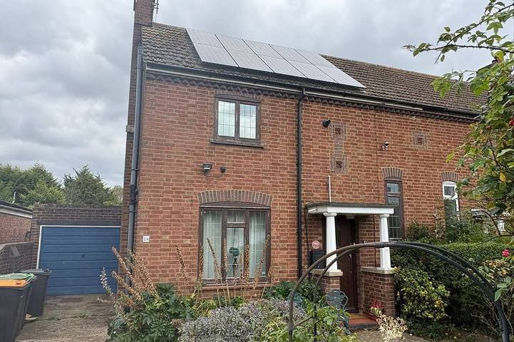 Cottage for 28 people, with pets in Bedfordshire