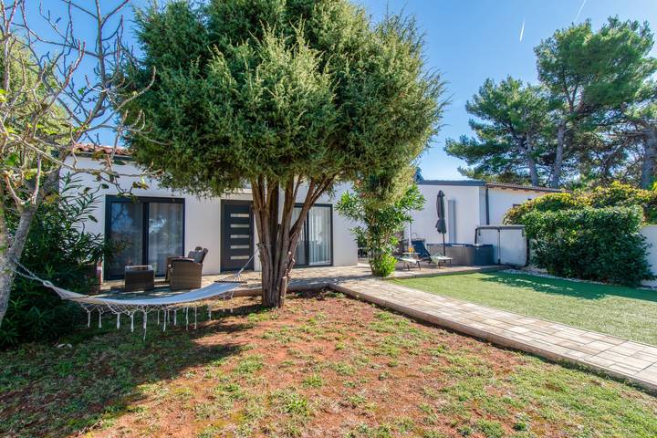 Ferienhaus für 4 Personen, mit Terrasse und Garten in Peroj - 2